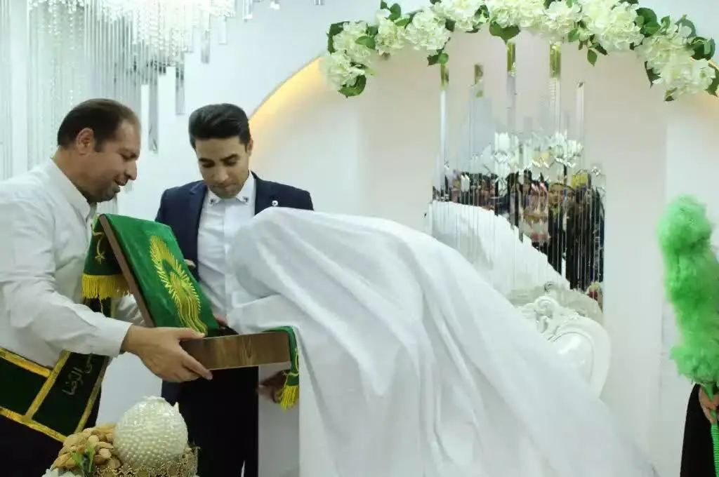 عکس | ازدواج دختر محجبه آلبانی در حرم امام رضا(ع) | قبل از سفر به مشهد بوی امام رضا(ع) را حس می‌کنم
