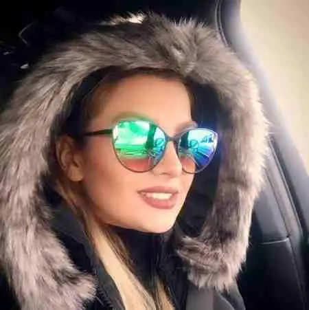 مونا فائض پور