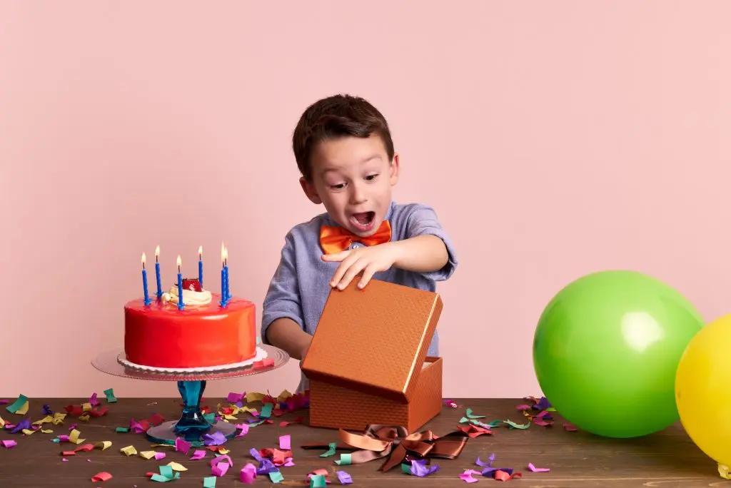 شعر باز کردن کادو تولد یا پاتختی برای مجالس جشن 