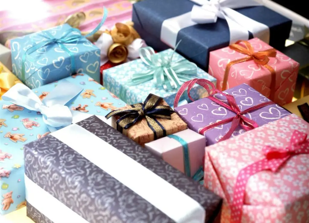 شعر باز کردن کادو تولد یا پاتختی برای مجالس جشن 