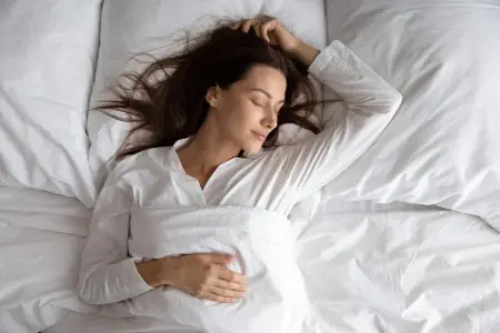 ماساژ پوست سر برای رشد مو