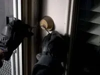 چگونه این سارق حرفه ای منزل به دام افتاد؟ 