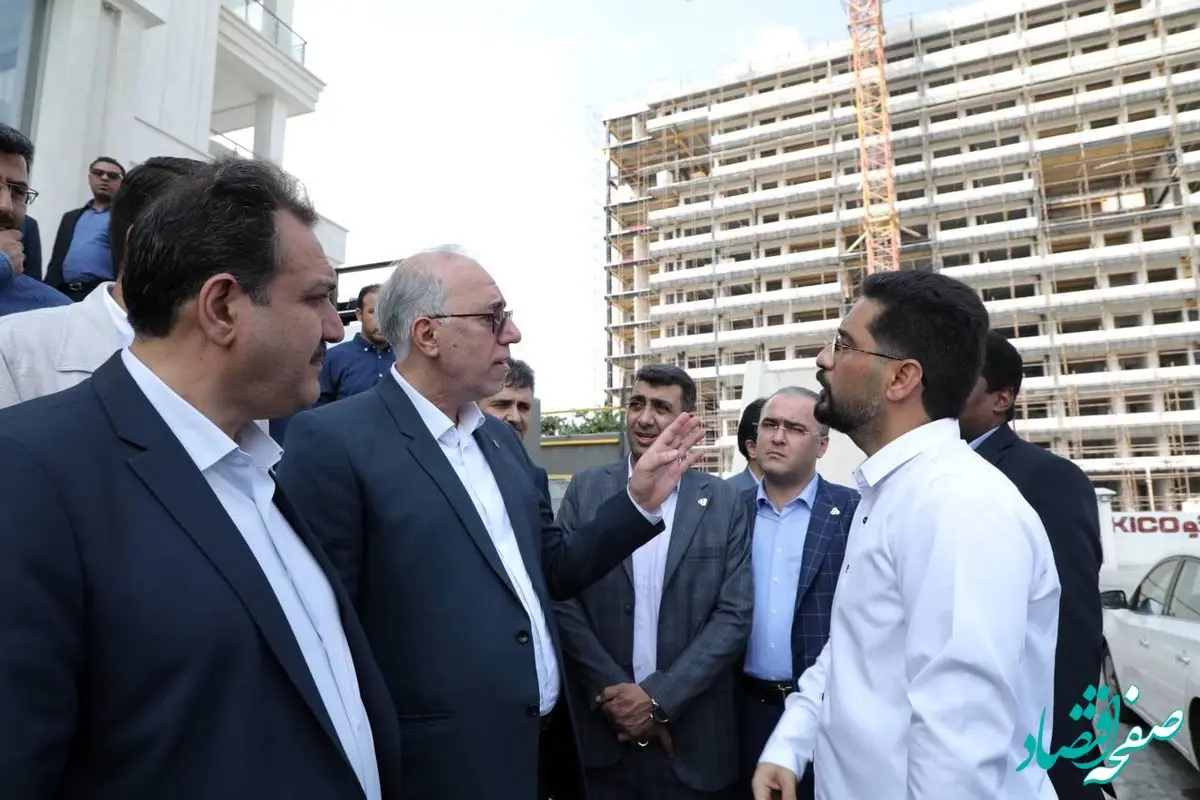  بازدید مدیرعامل بانک مسکن از بلوک مسکونی آبان ستاره کیش