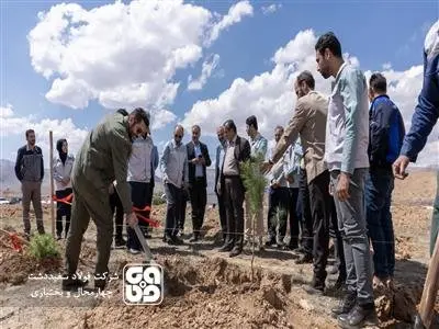 آغاز عملیات توسعه فضای سبز کارخانه فولاد سفیددشت با کاشت 2500 اصله درخت
