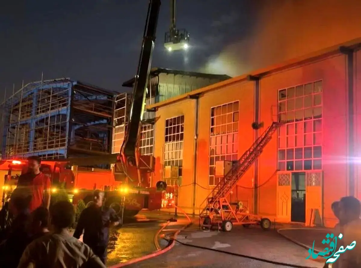 مصدومیت دو کارگر در آتش‌سوزی کارخانه عطا طب