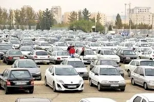 دولت باید از عرصه خودرو کنار برود / بروکراسی اضافه صنعت خودرو را قفل می کند