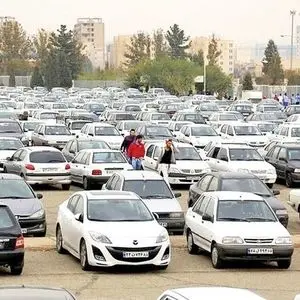 دولت باید از عرصه خودرو کنار برود / بروکراسی اضافه صنعت خودرو را قفل می کند