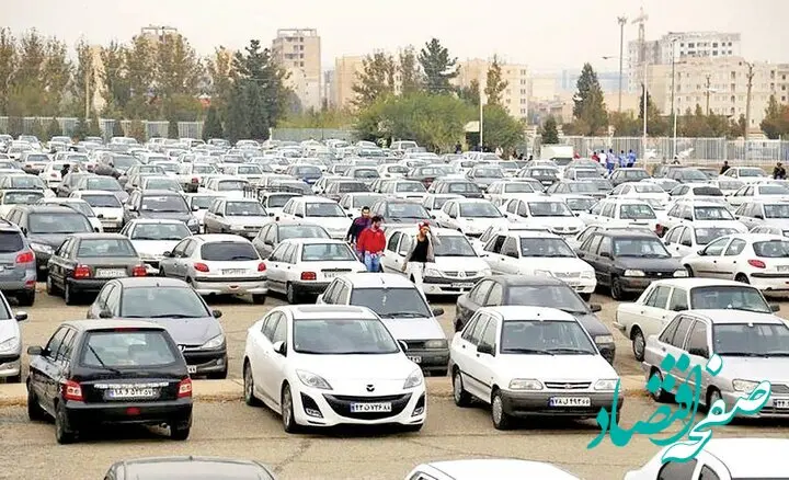 دولت باید از عرصه خودرو کنار برود / بروکراسی اضافه صنعت خودرو را قفل می کند