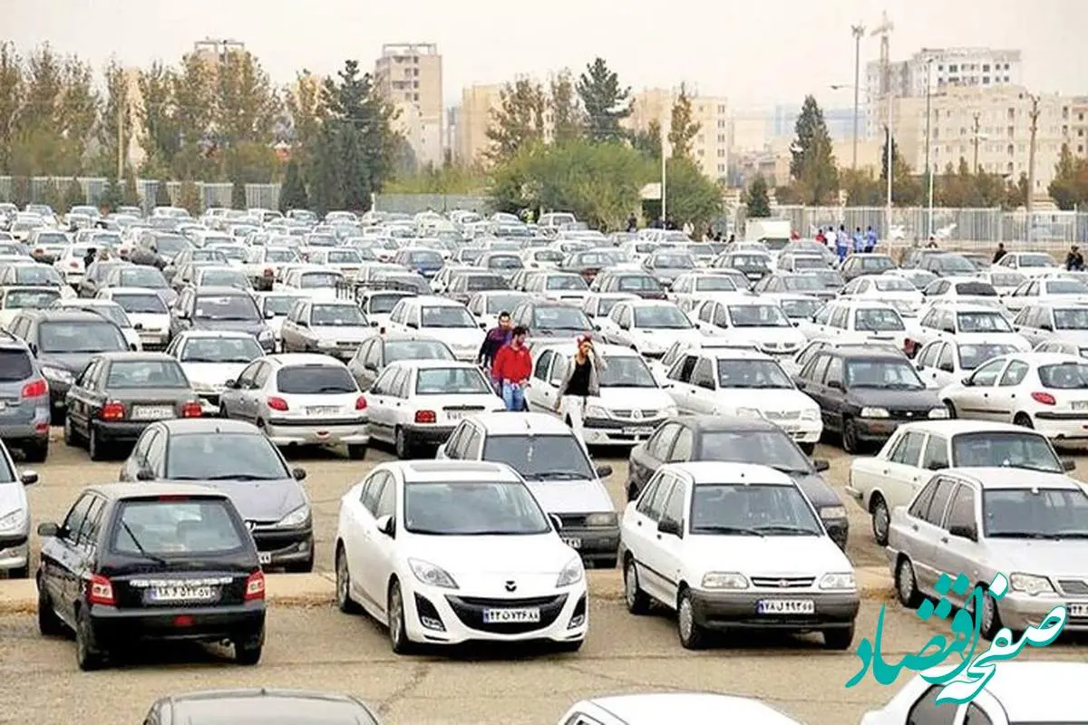دولت باید از عرصه خودرو کنار برود / بروکراسی اضافه صنعت خودرو را قفل می کند