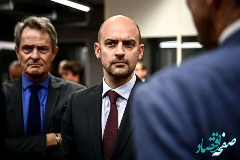 پاریس ناجی است یا بخشی از مسئله؟