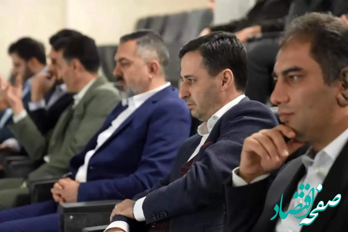 بازدید مدیرعامل چادرملو از ورزشگاه شهید سلیمانی اردکان