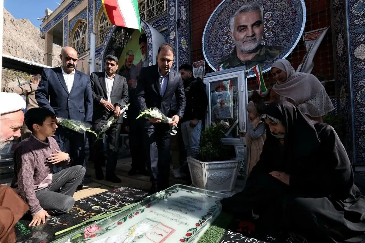 در جریان سفر به استان کرمان صورت گرفت؛ادای احترام مدیرعامل شرکت ملی صنایع مس ایران به مقام والای شهید حاج قاسم سلیمانی