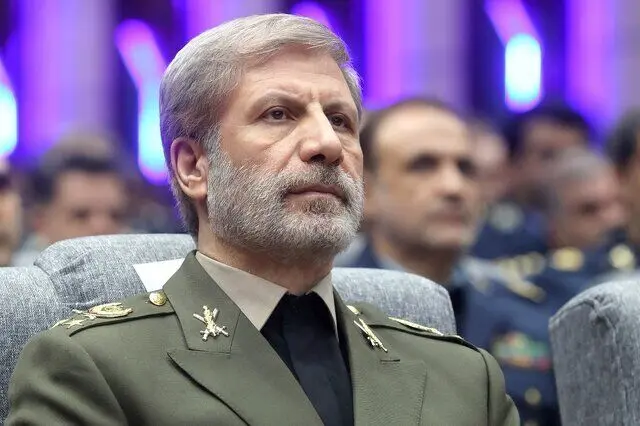 فرمانده کل ارتش: رشادت افسران شهید ارتش در مقابله با دشمن ستودنی است