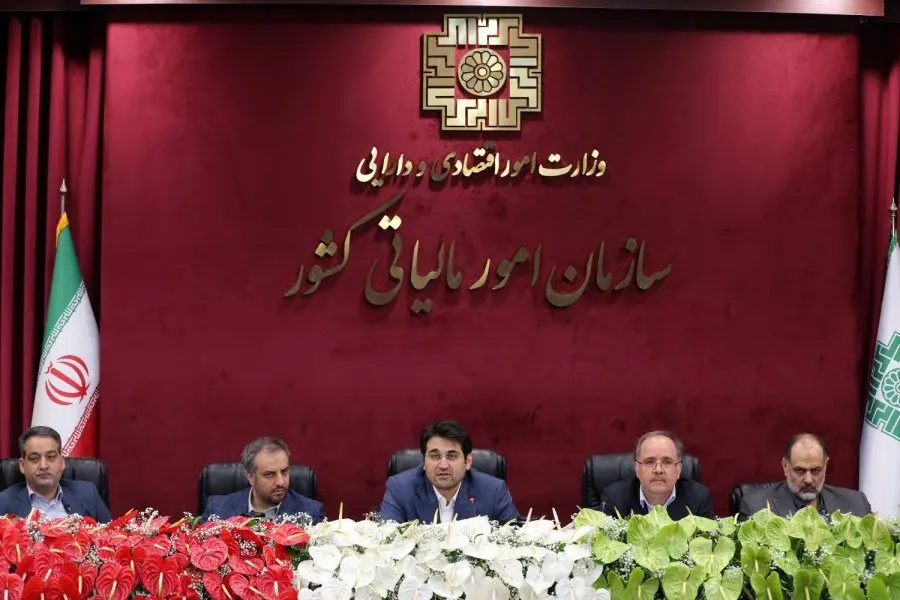 اگر همکار ما به واسطه نخواندن بخشنامهها مؤدی را به دردسر و زحمت بیندازد باید پاسخگو باشد