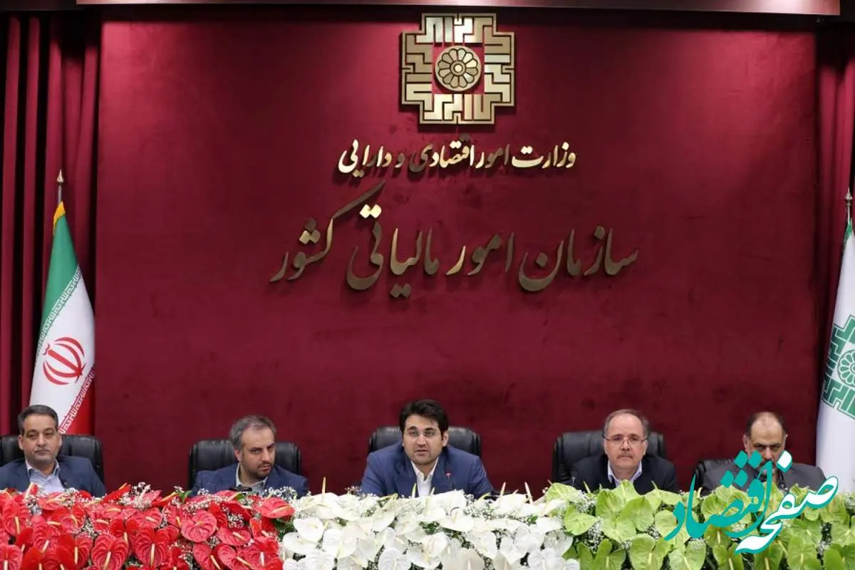اگر همکار ما به واسطه نخواندن بخشنامهها مؤدی را به دردسر و زحمت بیندازد باید پاسخگو باشد