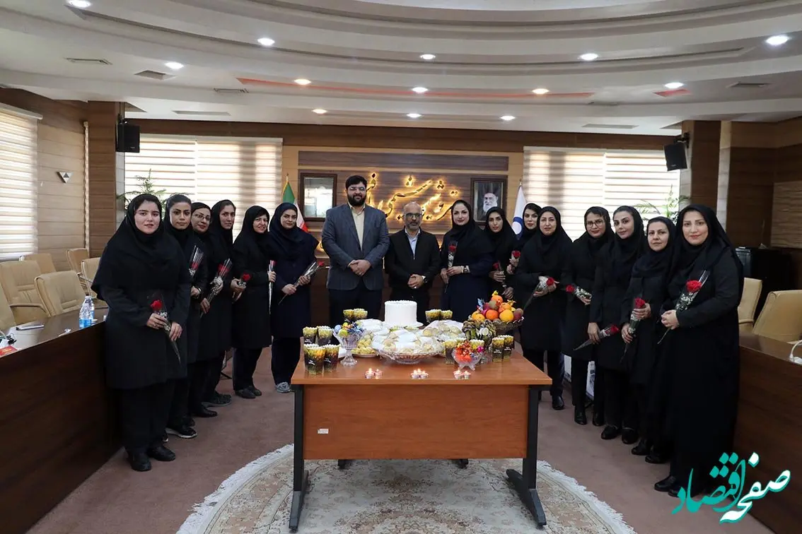  آئین تجلیل از بانوان شاغل در شرکت شیمی بافت برگزار شد