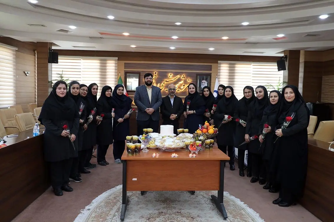 آئین تجلیل از بانوان شاغل در شرکت شیمی بافت برگزار شد