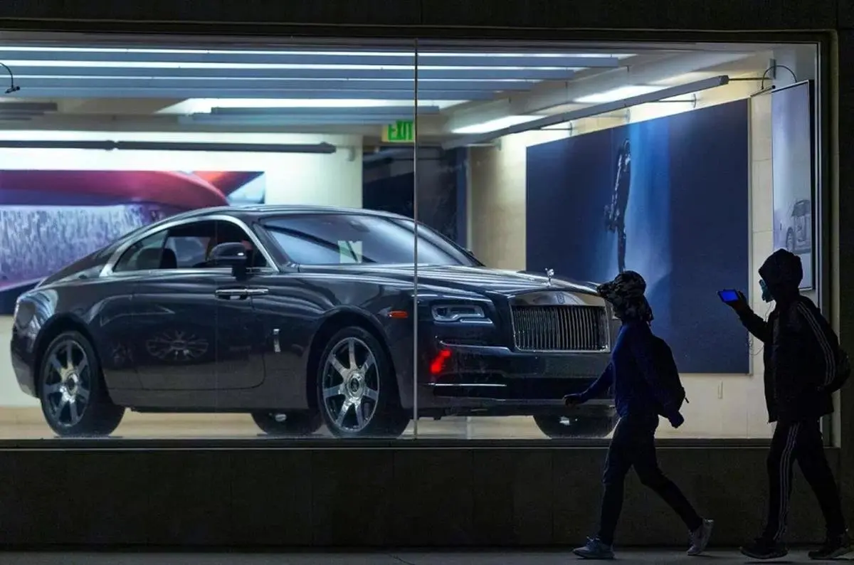 ویدئویی از لوکس‌‌ترین ویترین بازار خودرو ایران