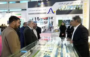 بازدید عضو کمیسیون برنامه و بودجه مجلس شورای اسلامی از غرفه سالکو