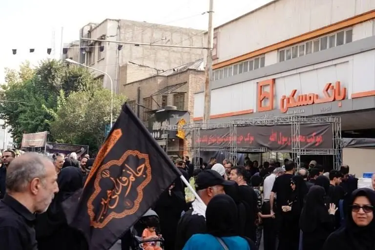 بانک مسکن میزبان جاماندگان اربعین حسینی(ع)/ حضور مدیرعامل بانک مسکن در کنار عاشقان اباعبدالله الحسین(ع)