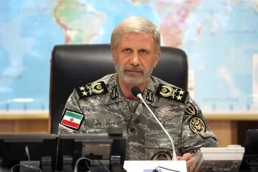 فرمانده کل ارتش جمهوری اسلامی ایران:ما با ارتش‌های سران کفر می‌جنگیم