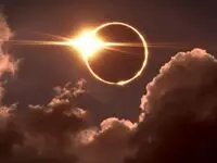 زمان دقیق و جزئیات خورشید گرفتگی فردا سه شنبه ۲۸ بهمن ۱۴۰۴؛ نماز آیات بخوانیم؟