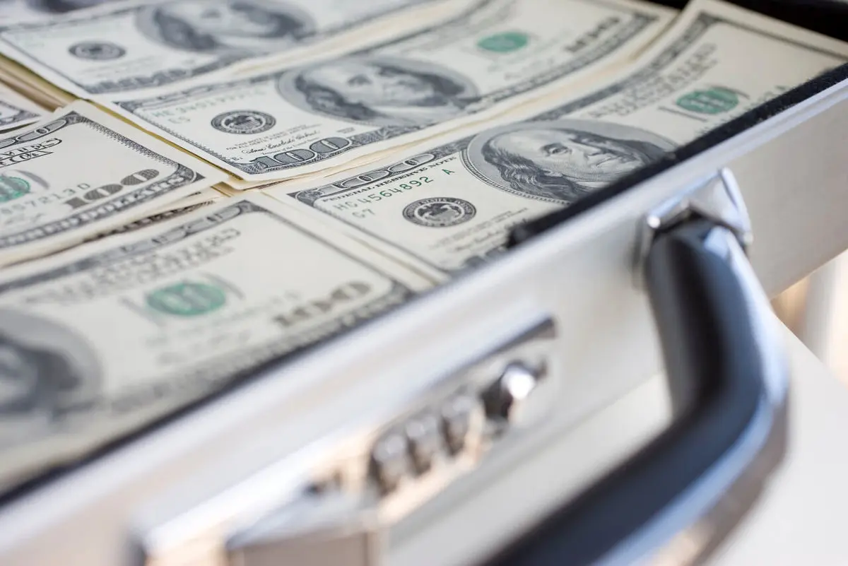 آیا بانک مرکزی نسبت به پایین نگه داشتن مصنوعی نرخ ارز ادامه می دهد؟