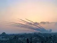 فیلم واکنش پدافند کرمانشاه به پرتابه‌ها در آسمان منطقه دینور در صبح امروز