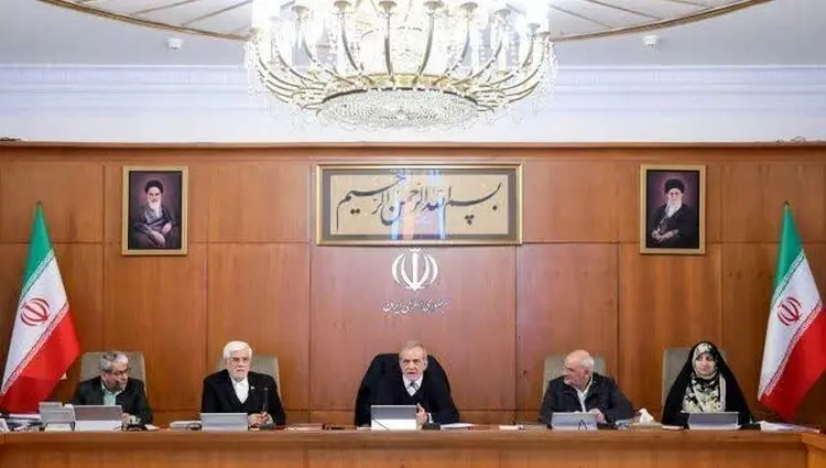 رسما عیدی کارکنان دولت ۱۰ میلیون تومان شد