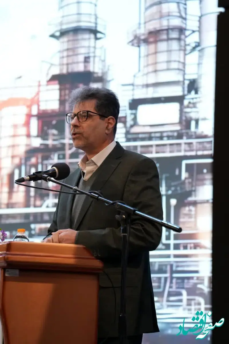 هلدینگ خلیج‌فارس، توانایی کاهش سهم ۲ میلیارددلاری واردات محصولات پتروشیمی را دارد/ به‌جای تولید انفرادی ده‌ها محصول، باید در صدها زنجیره ارزش جهانی سهم داشته باشیم/ سرمایه‌گذاری خطرپذیر به  شکل‌گیری نوآوری‌های بیشتر در صنعت پتروشیمی کشور کمک می‌کند