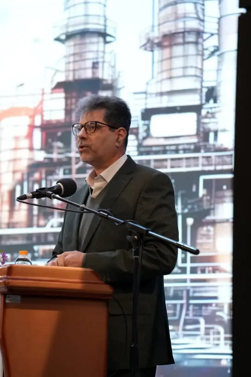 هلدینگ خلیجفارس، توانایی کاهش سهم ۲ میلیارددلاری واردات محصولات پتروشیمی را دارد/ بهجای تولید انفرادی دهها محصول، باید در صدها زنجیره ارزش جهانی سهم داشته باشیم/ سرمایهگذاری خطرپذیر به  شکلگیری نوآوریهای بیشتر در صنعت پتروشیمی کشور کمک میکند