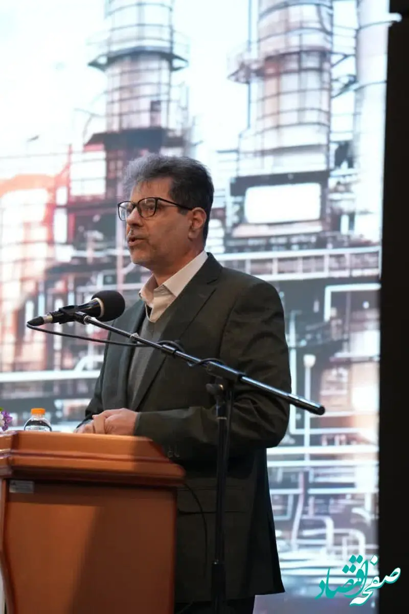 هلدینگ خلیج‌فارس، توانایی کاهش سهم ۲ میلیارددلاری واردات محصولات پتروشیمی را دارد/ به‌جای تولید انفرادی ده‌ها محصول، باید در صدها زنجیره ارزش جهانی سهم داشته باشیم/ سرمایه‌گذاری خطرپذیر به  شکل‌گیری نوآوری‌های بیشتر در صنعت پتروشیمی کشور کمک می‌کند