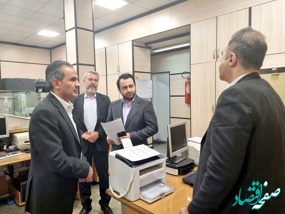 ​بازدید میدانی مدیرعامل بانک صادرات ایران از برخی شعب در ساعات کاری پایانی سال