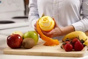 چقدر ویتامین در پوست میوه و سبزیجات وجود دارد؟