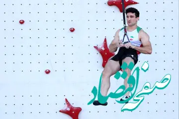 رضا علیپور گوشی خود را برای کمک به بچه های کار فروخت