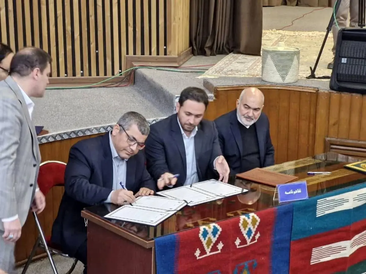 همزمان با سفر رئیس جمهور به استان خوزستان؛ تفاهمنامه خرید پساب میان فولاد خوزستان و آبفای استان منعقد شد