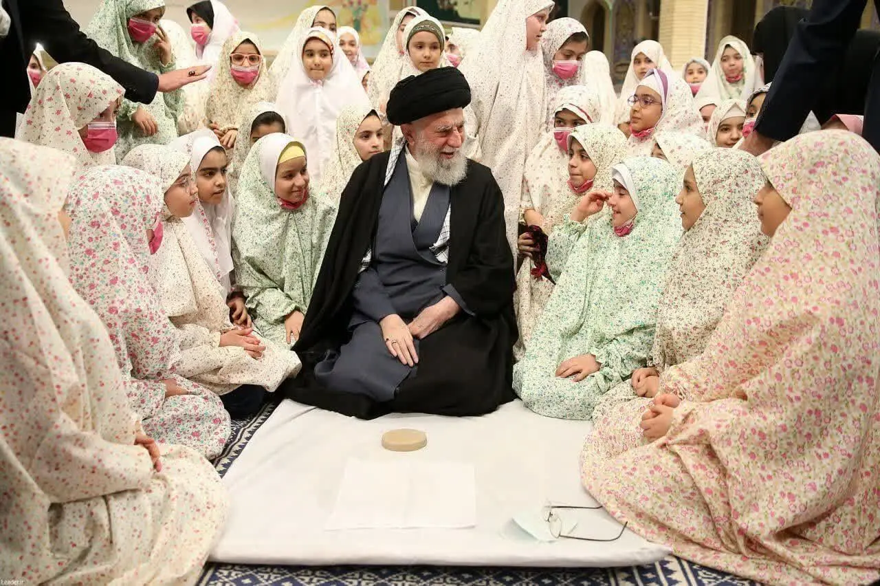 وداع با رهبر انقلاب و دختران پاک میناب؛ آسمان ایران دیگر خالی نیست