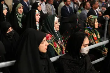 عکس هایی متفاوت از پوشش زنان در دیدار با رهبر انقلاب