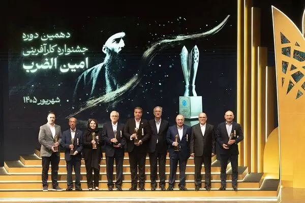 نجفی‌عرب: اقتصاد را نمی‌توان در جنگ با قوانین زمان صلح اداره کرد/از آزمون بحران سربلند بیرون آمدیم