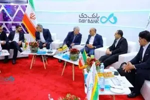 ادامه رایزنی‌ها در غرفه بانک دی، در پنجمین روز نمایشگاه کیش اکسپو