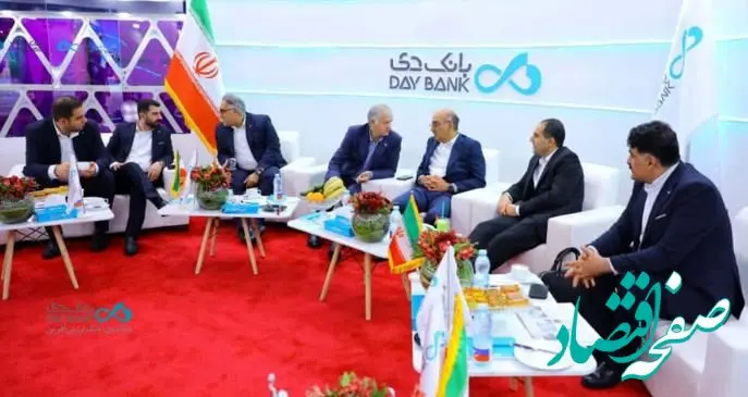 ادامه رایزنی‌ها در غرفه بانک دی، در پنجمین روز نمایشگاه کیش اکسپو