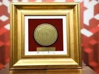 اهدای نشان عالی مدیریت اثرگذار روابط عمومی به بانک شهر