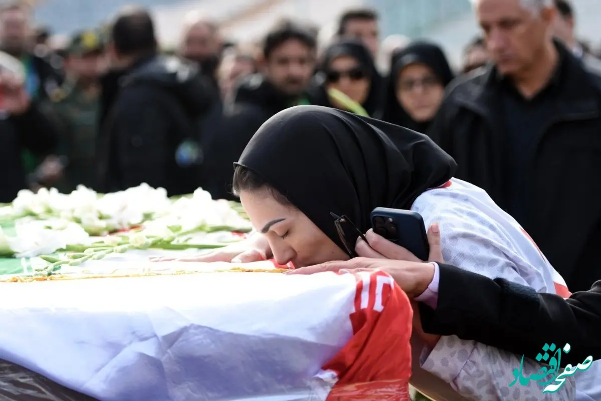 مراسم تشییع پیکر ملیکا محمدی در ورزشگاه آزادی + عکس