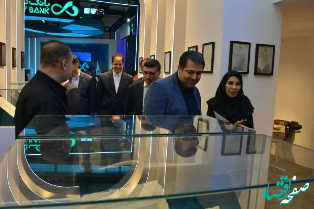 بازدید مدیرعامل بیمه آسیا از هفدهمین نمایشگاه بین المللی صنعت مالی