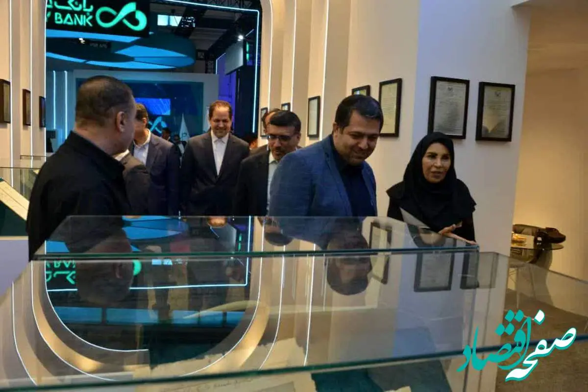 بازدید مدیرعامل بیمه آسیا از هفدهمین نمایشگاه بین المللی صنعت مالی