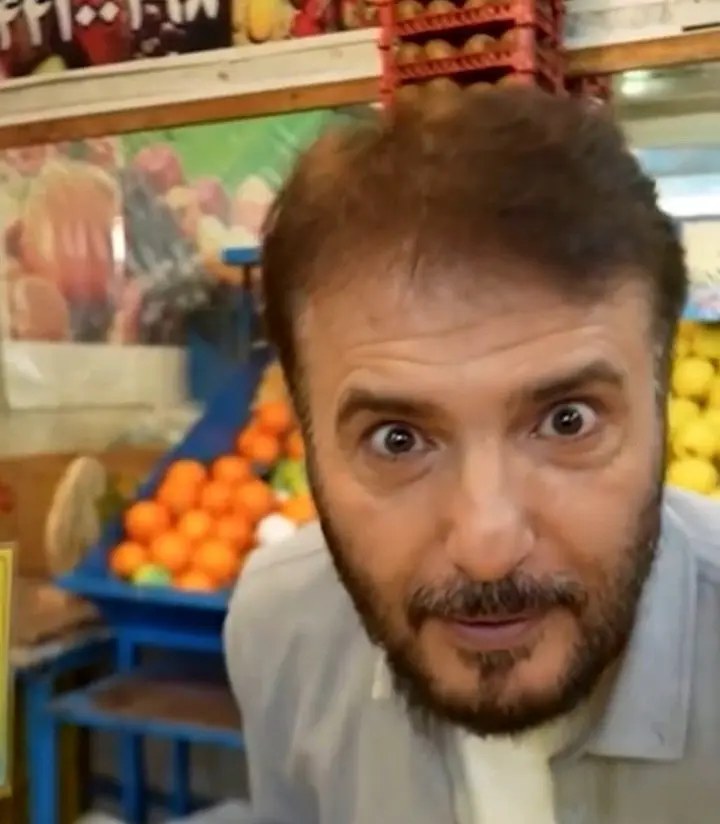 صدای سیدجواد هاشمی هم از قیمت بالای میوه ها در آمد! + واکنش بامزه او را ببینیم