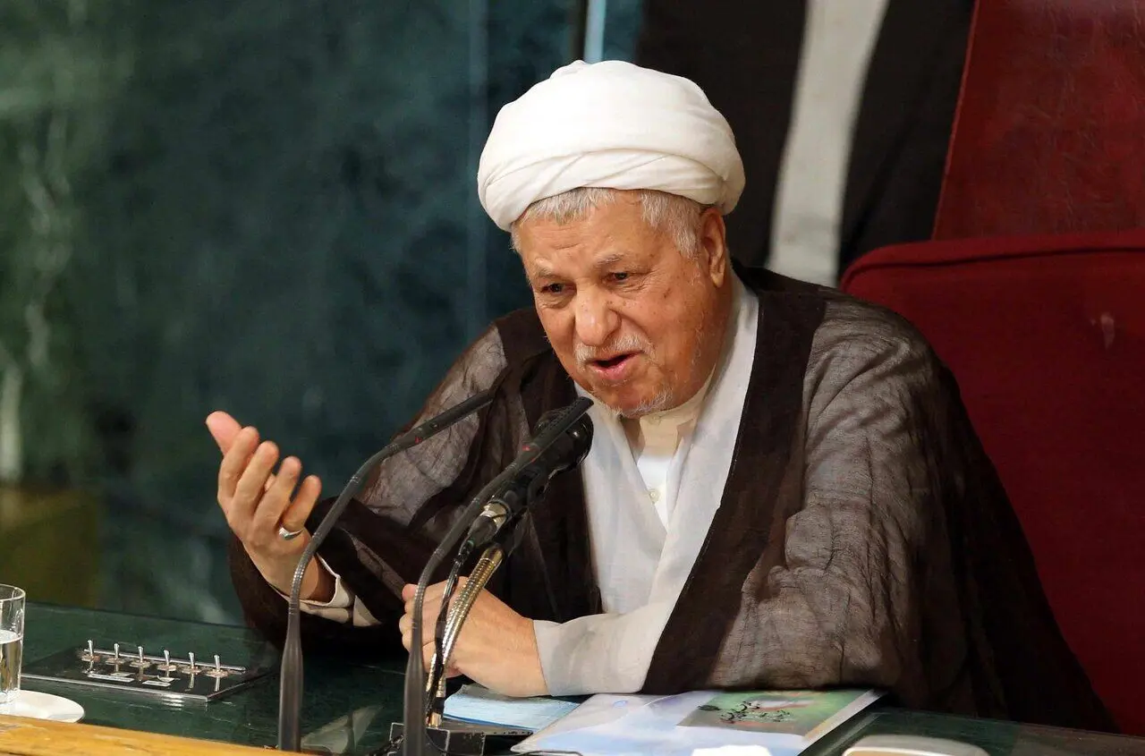 اشکنه خوردن این سیاستمدار معروف و پسرش در غیبت عفت | کاندیداتوری این فرد به نفعش نیست 