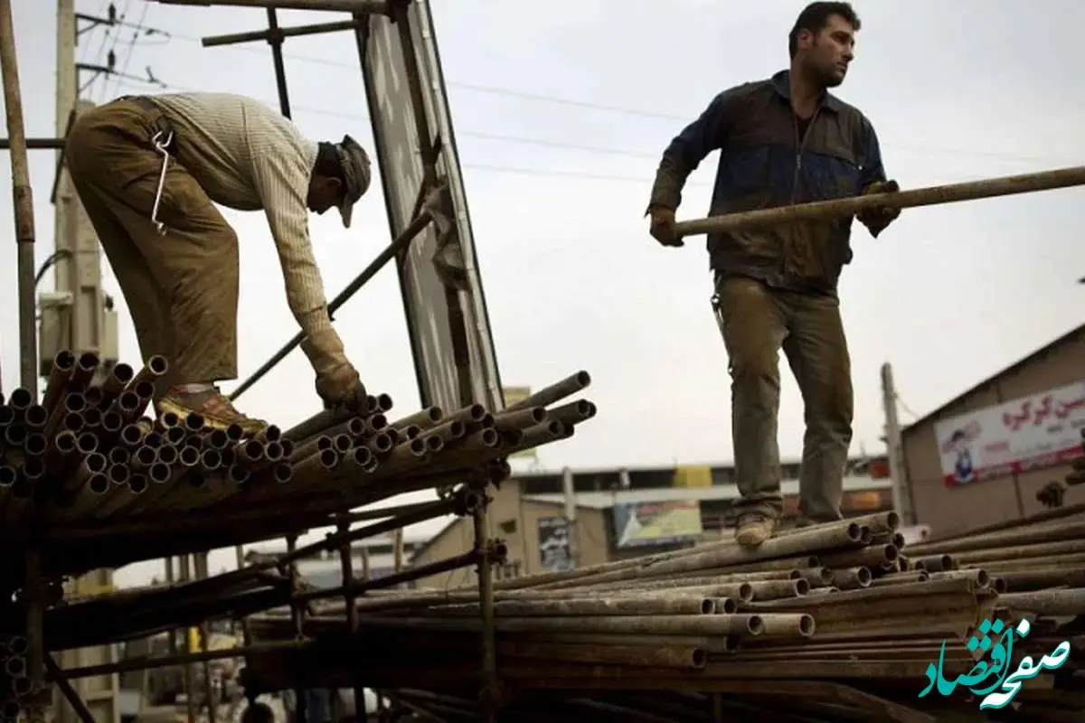 زنگ خطر فقر مزایا برای ۳۵ درصد کارگران/دست کوتاه کارگران از دریافت مزایا
