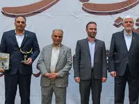  تندیس زرین چهاردهمین دورۀ جایزه مالی ایران به بانک پاسارگاد اهدا شد