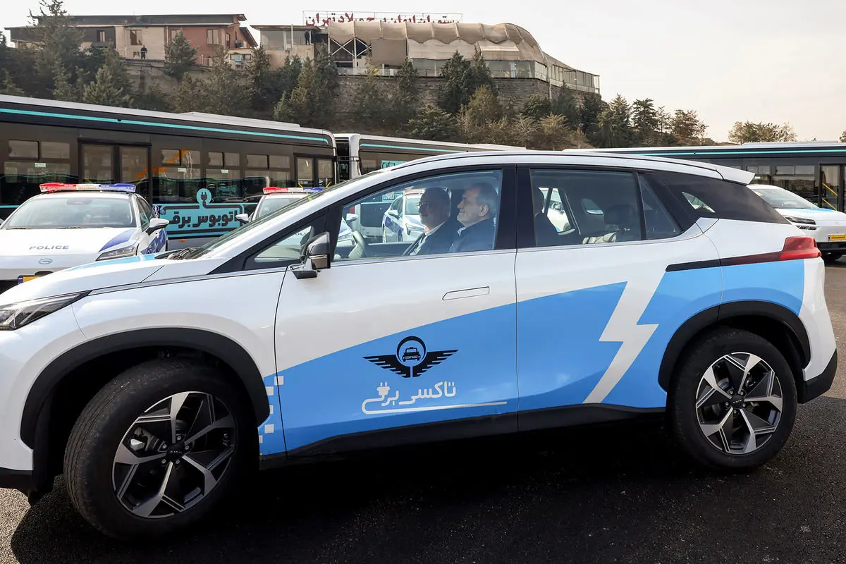 وام بدون کارمزد برای خرید تاکسی برقی در تهران آغاز شد | تاکسی‌های برقی در تهران: وام صفر درصد برای سفر به آینده سبز!